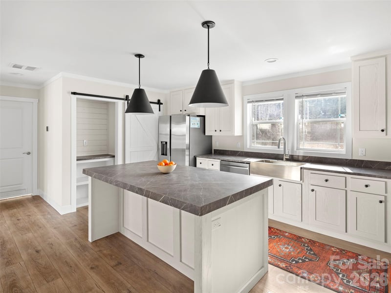 2095 Emmas Grove Rd, Fairview, NC 28730