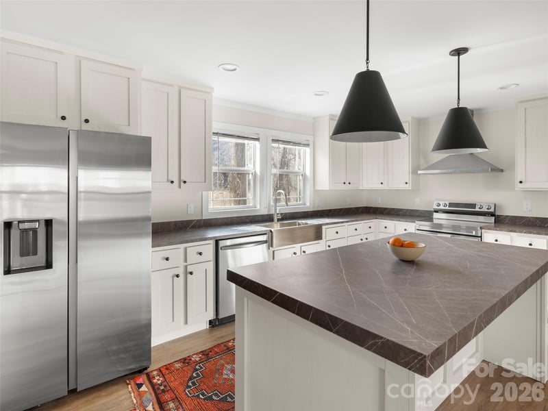 2095 Emmas Grove Rd, Fairview, NC 28730