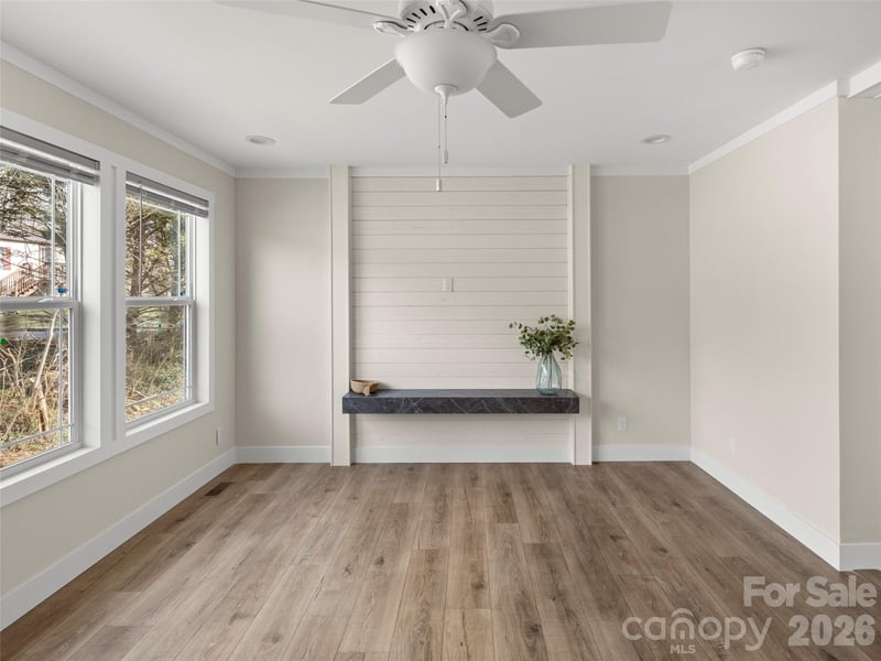 2095 Emmas Grove Rd, Fairview, NC 28730