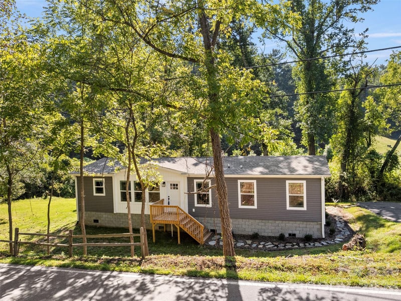 2095 Emmas Grove Rd, Fairview, NC 28730
