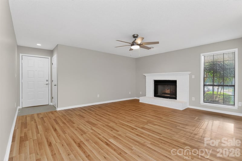 5862 Harris Grove Ln, Charlotte, NC 28212