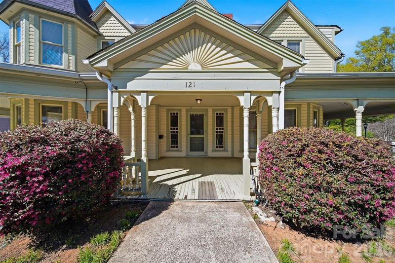 121 5th Ave NE, Hickory, NC 28601