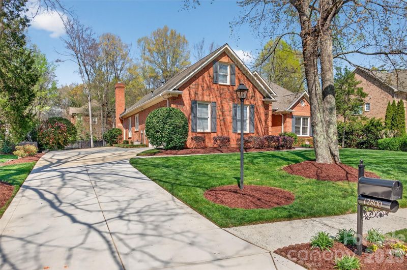 12800 Darby Chase Dr, Charlotte, NC 28277