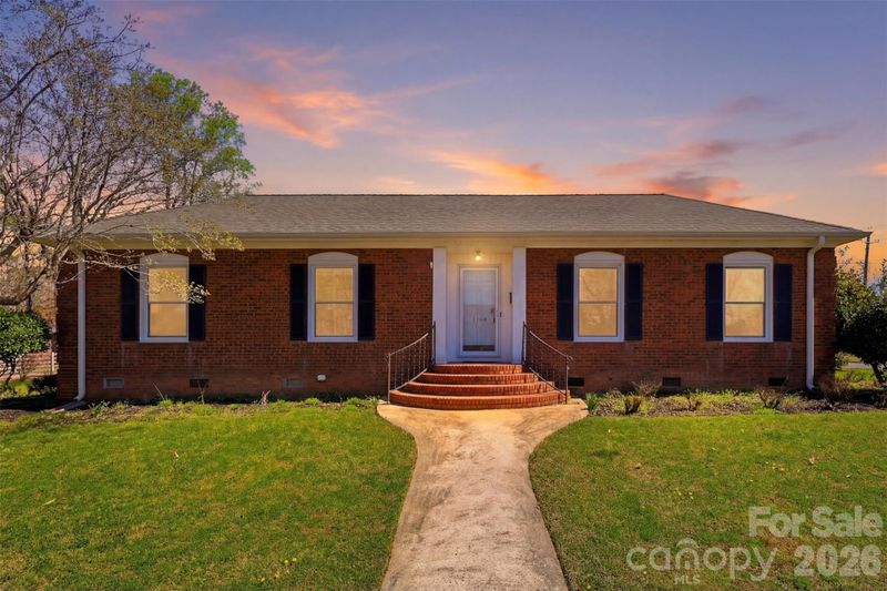 1280 Queensgate St, Gastonia, NC 28054