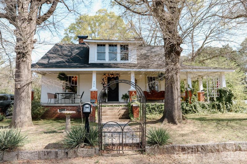 208 Locust St, Kannapolis, NC 28081