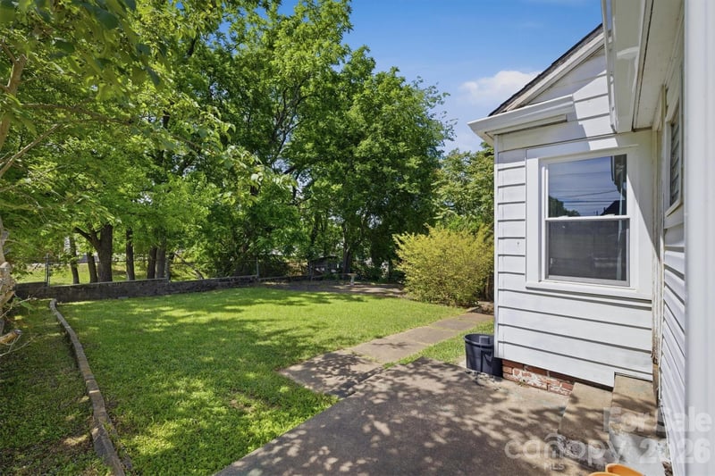 117 3rd Ave SW, Hickory, NC 28602