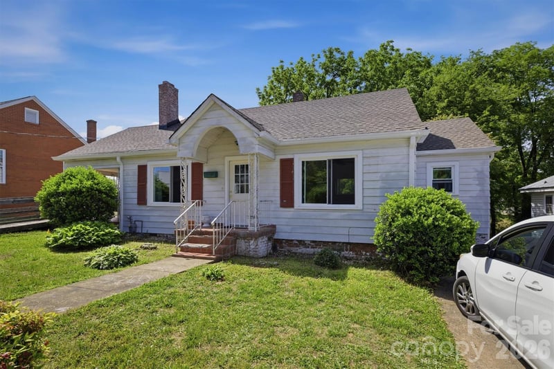 117 3rd Ave SW, Hickory, NC 28602