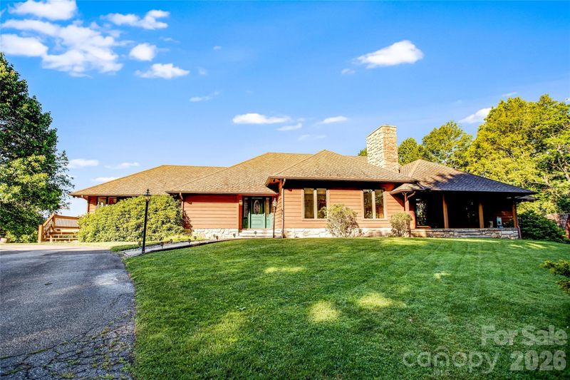 1087 Brigadoon Dr, Clyde, NC 28721