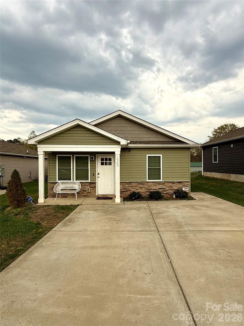 1946 11th Ave NE, Hickory, NC 28601