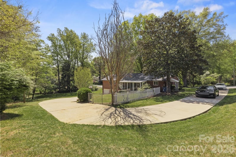607 12th Ave NE, Hickory, NC 28601
