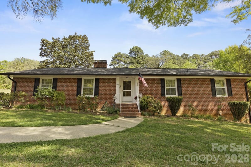 607 12th Ave NE, Hickory, NC 28601