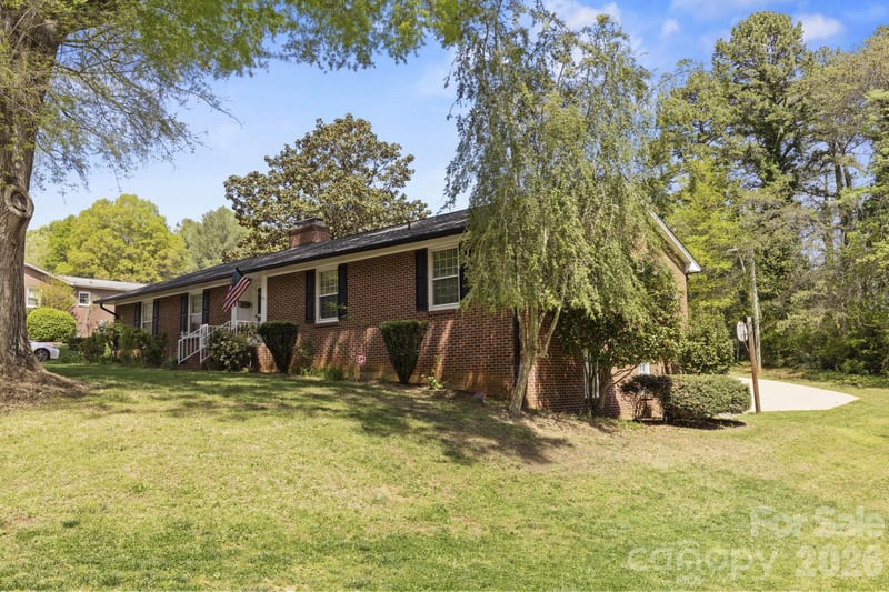 607 12th Ave NE, Hickory, NC 28601