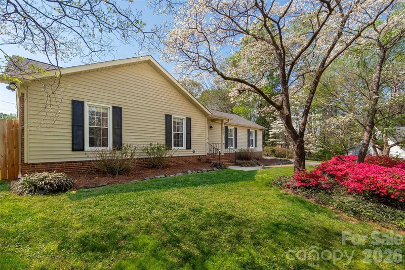 4932 Foxden Ct, Charlotte, NC 28227