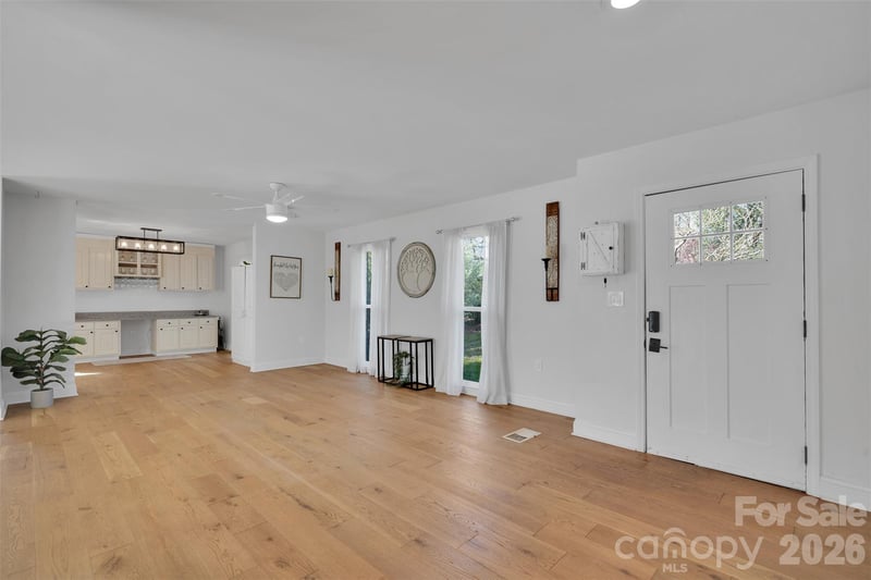 301 Hillandale Dr, Charlotte, NC 28270