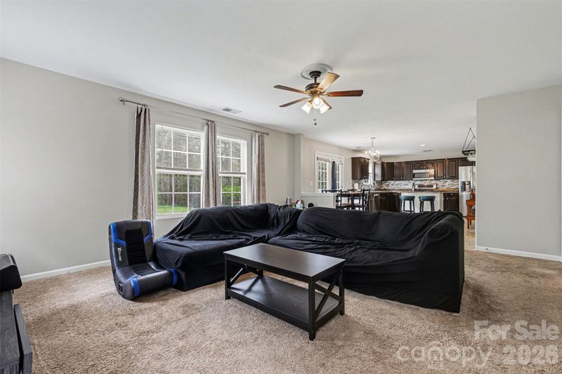 1038 Chalk Hill Ln, Charlotte, NC 28214