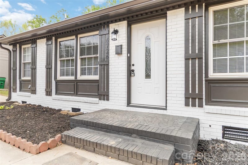 6726 Barrington Dr, Charlotte, NC 28215