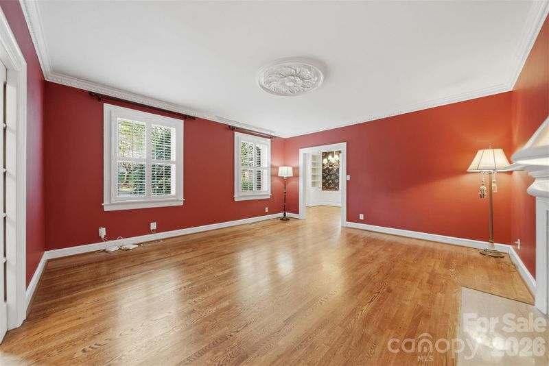 1064 6th Ave NW, Hickory, NC 28601