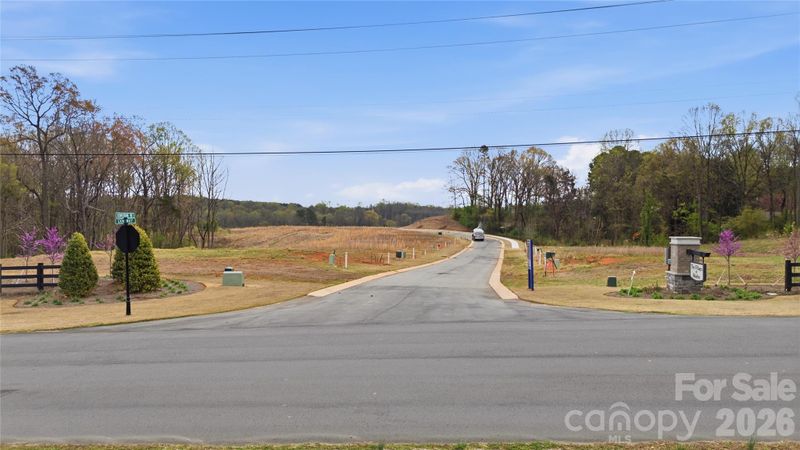 1821 Gkn Way, Newton, NC 28658