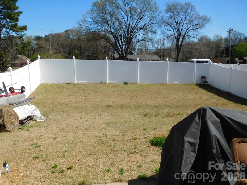 8112 Clairwood Dr, Charlotte, NC 28269