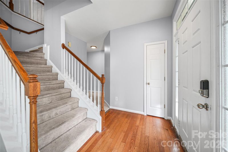 2001 Lake Vista Dr, Mount Holly, NC 28120