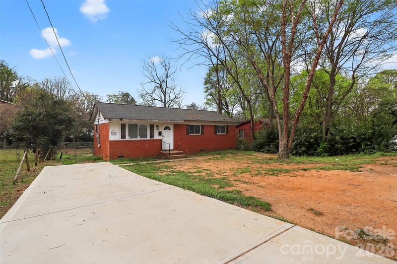 1019 Lewiston Ave, Charlotte, NC 28208