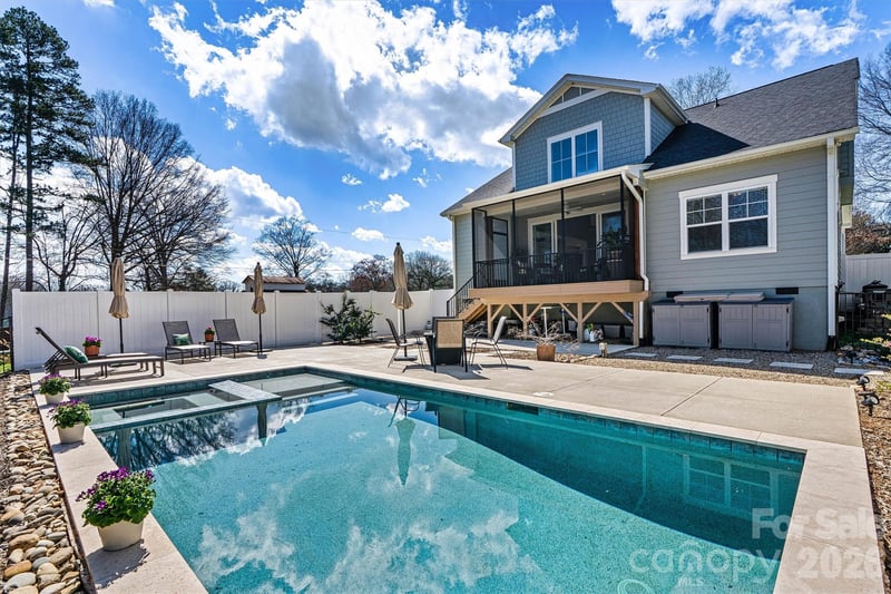 4970 Surfwood Dr, Sherrills Ford, NC 28673