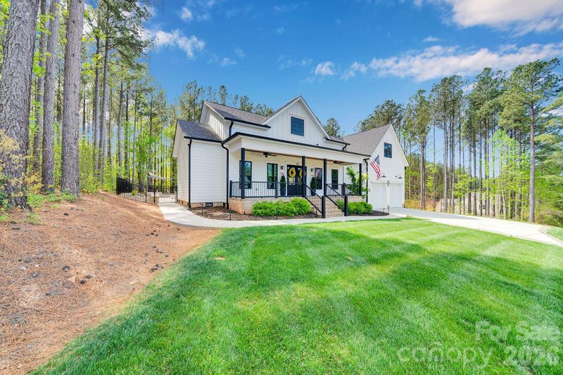 153 Winding Forest Dr, Troutman, NC 28166