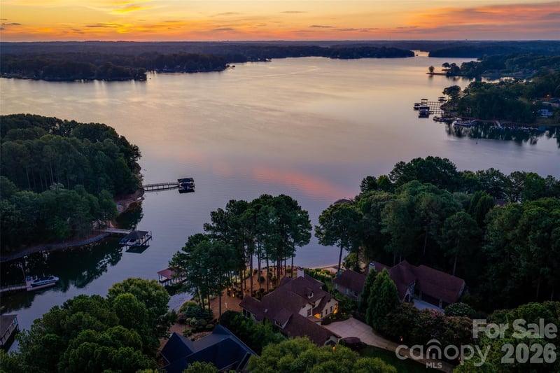 9198 Fair Oak Dr, Sherrills Ford, NC 28673
