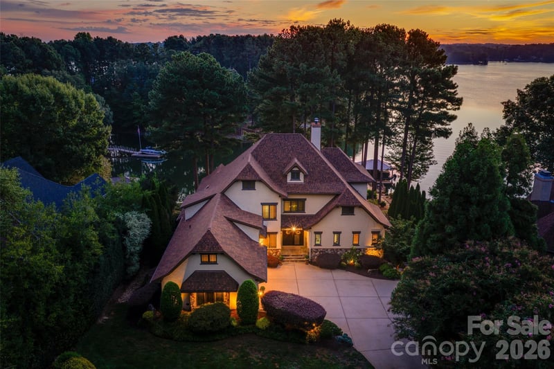 9198 Fair Oak Dr, Sherrills Ford, NC 28673