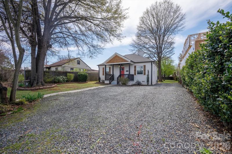 307 E Peterson Dr, Charlotte, NC 28217