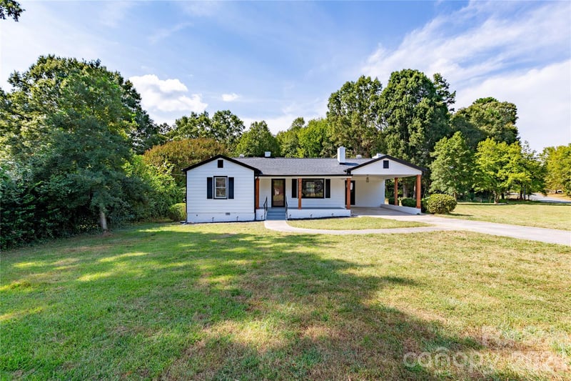 8000 Chapman St, Charlotte, NC 28216