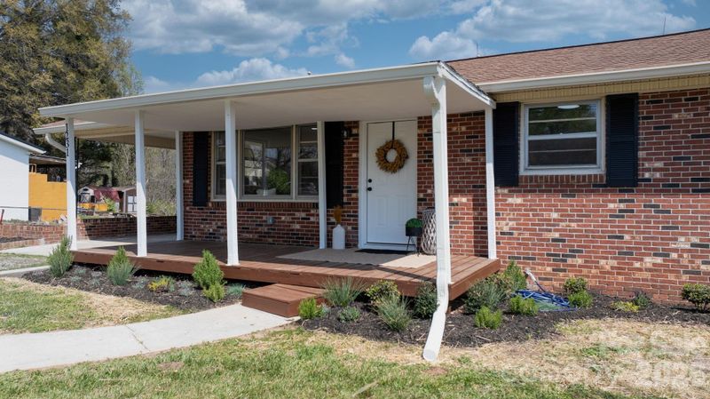 1231 2nd St SE, Hickory, NC 28602