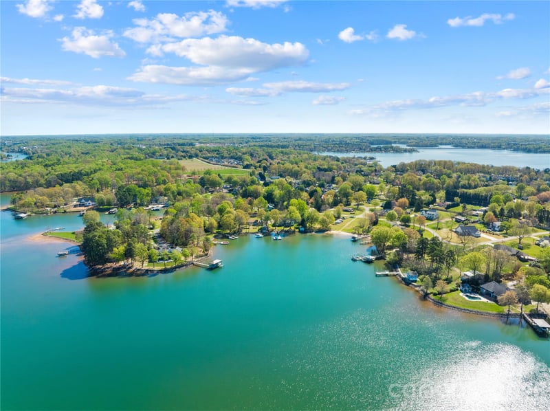 126 Aqua Dr #4, Mooresville, NC 28117