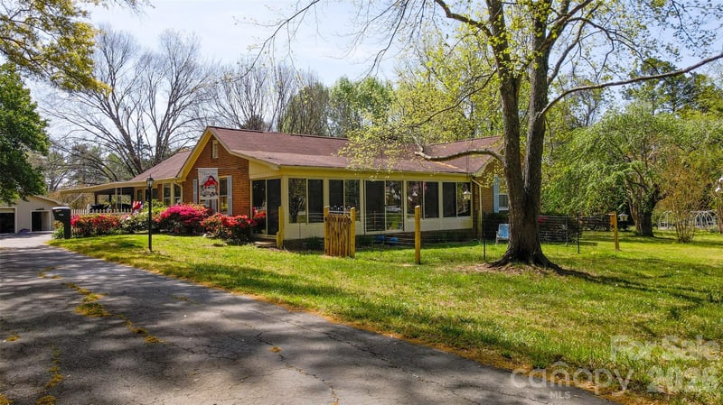9730 Mount Holly Huntersville Rd, Huntersville, NC 28078