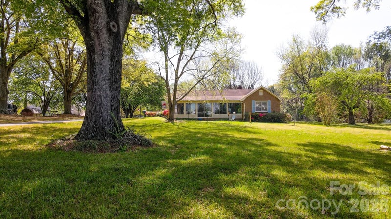 9730 Mount Holly Huntersville Rd, Huntersville, NC 28078