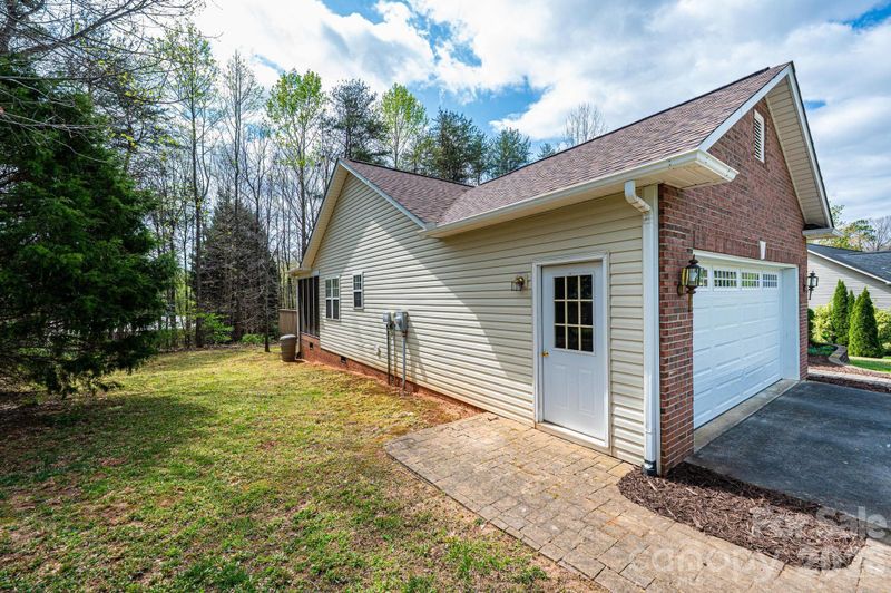 3410 Overbrook Dr, Conover, NC 28613