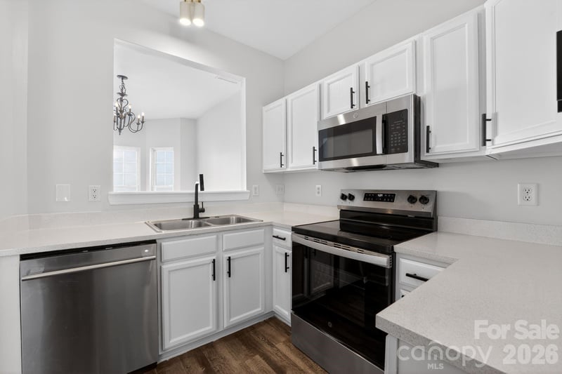 2838 Avalon Loop Rd, Charlotte, NC 28269