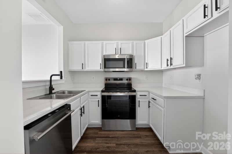 2838 Avalon Loop Rd, Charlotte, NC 28269