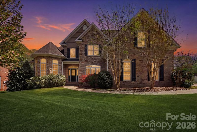 3052 17th Street Ct NE, Hickory, NC 28601