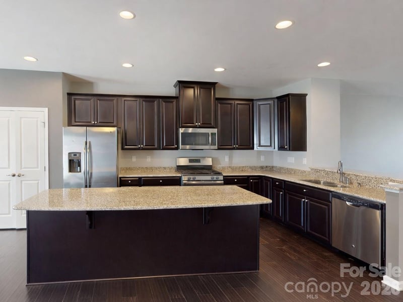 1637 Fleetwood Dr, Charlotte, NC 28208