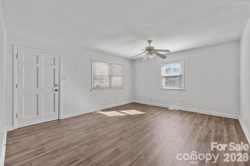 2309 Longleaf Dr, Charlotte, NC 28210