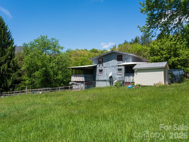 838 Hidden Valley Rd, Clyde, NC 28721