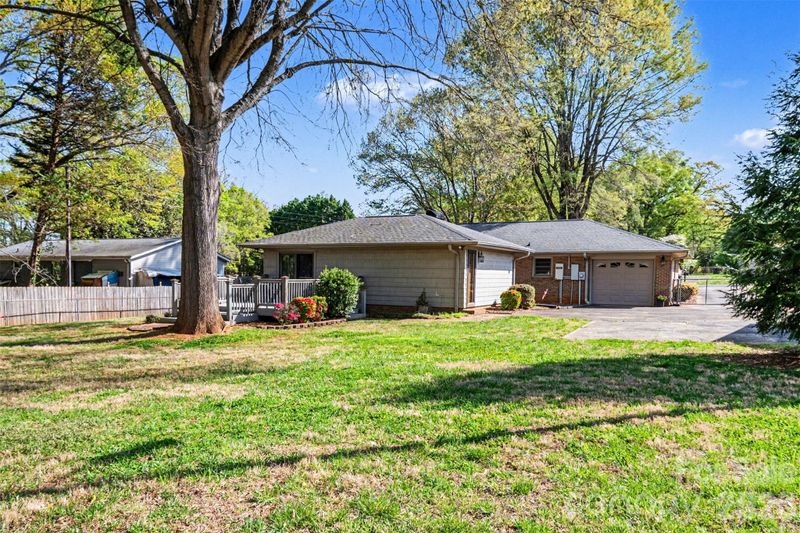 201 N Pine St, Lowell, NC 28098