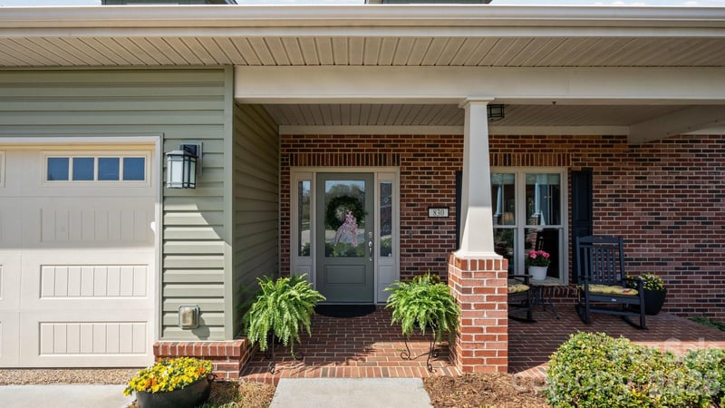 830 Iris Ln, Newton, NC 28658
