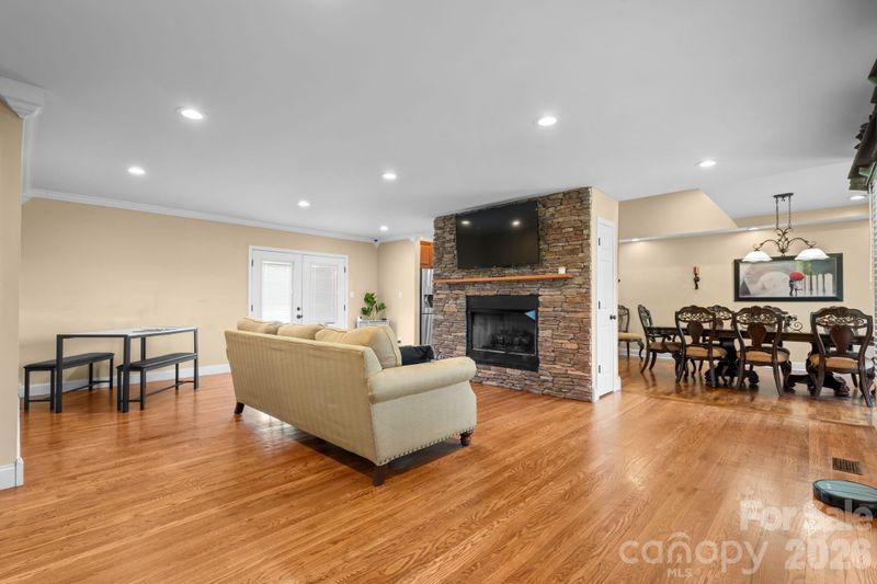 1315 Pear Dr, Conover, NC 28613
