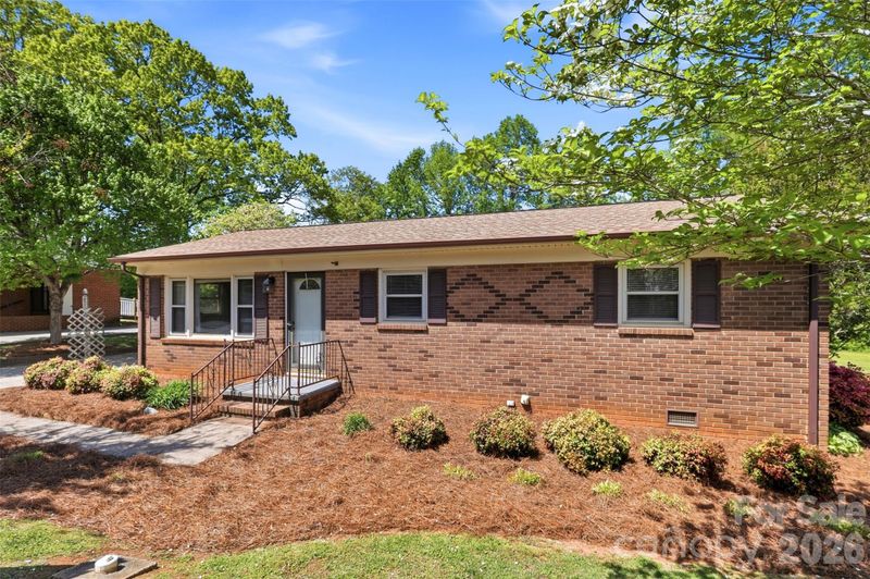 1696 Hoffman Rd, Gastonia, NC 28054