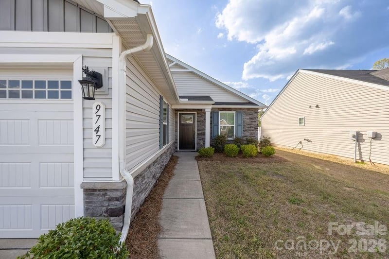 9747 Wardley Dr, Charlotte, NC 28215