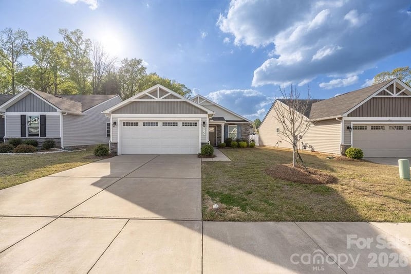 9747 Wardley Dr, Charlotte, NC 28215