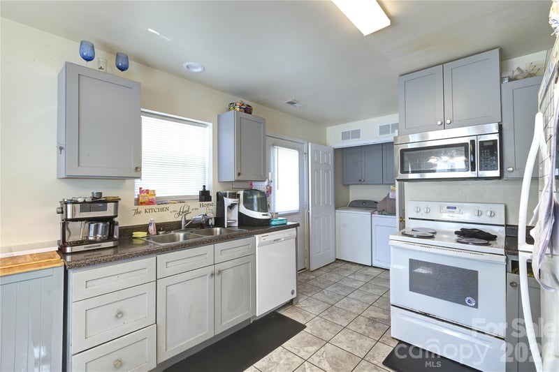419 N Academy St, Mooresville, NC 28115