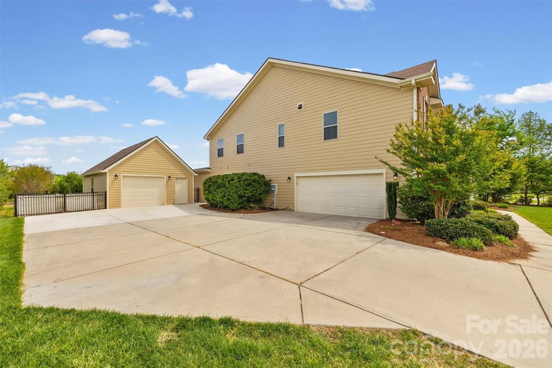 213 Candella Dr, Matthews, NC 28104